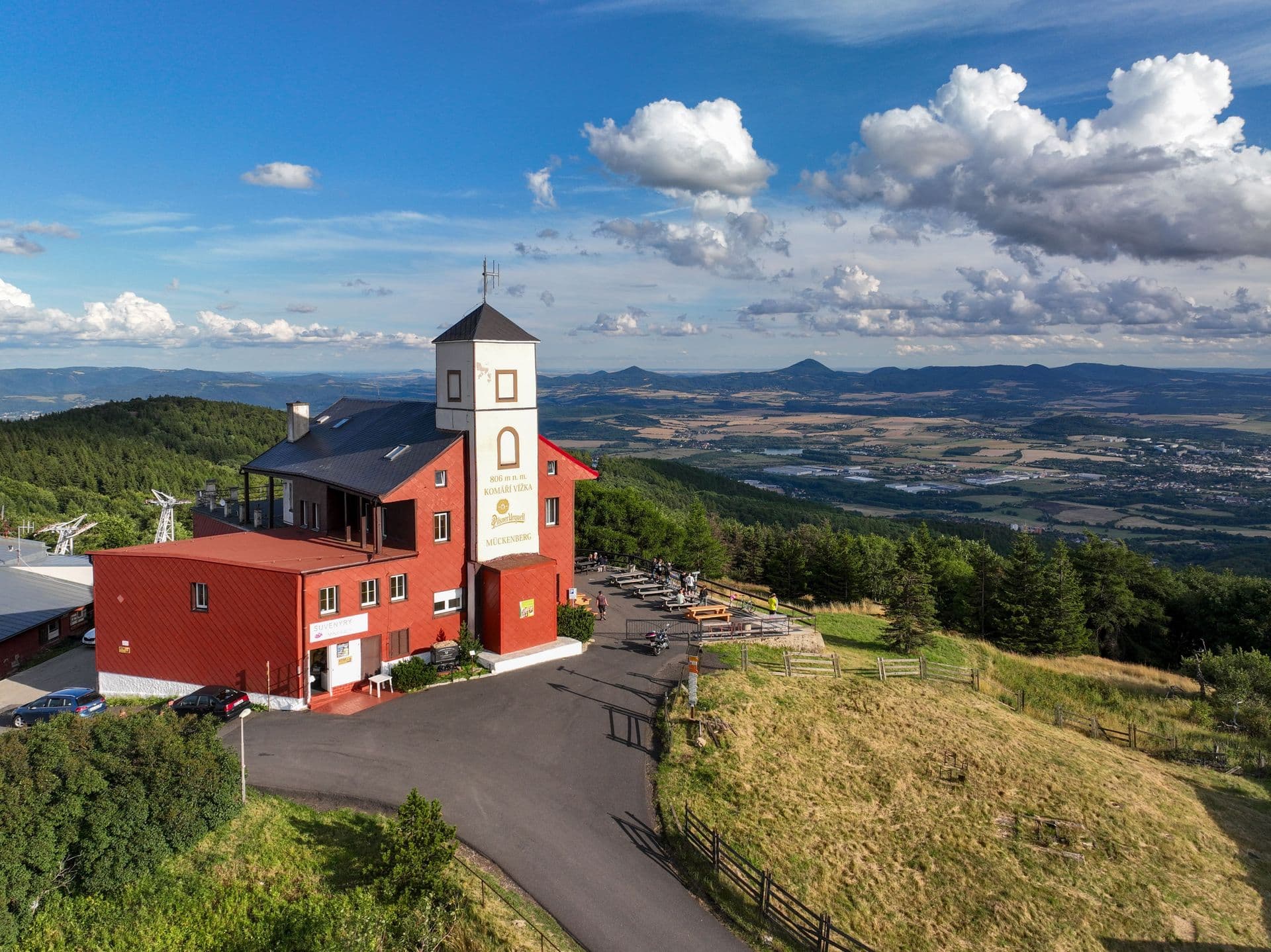 To Komáří hůrka along the Erzgebirge Highway
